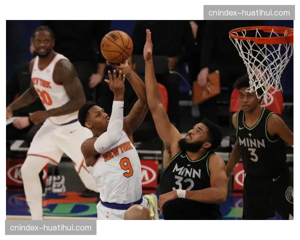 森林狼兰德尔横移缓慢反应迟钝 与里德配合防守数据糟糕